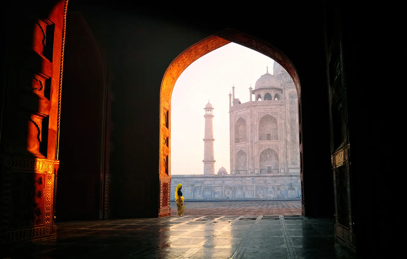 Фото обои National Geographic, landscape, woman, view, Taj Mahal, building, door, India