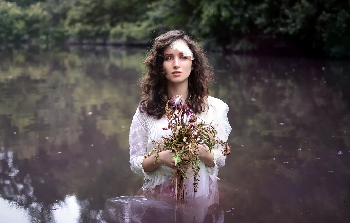Фото обои девушка, цветы, озеро, настроение