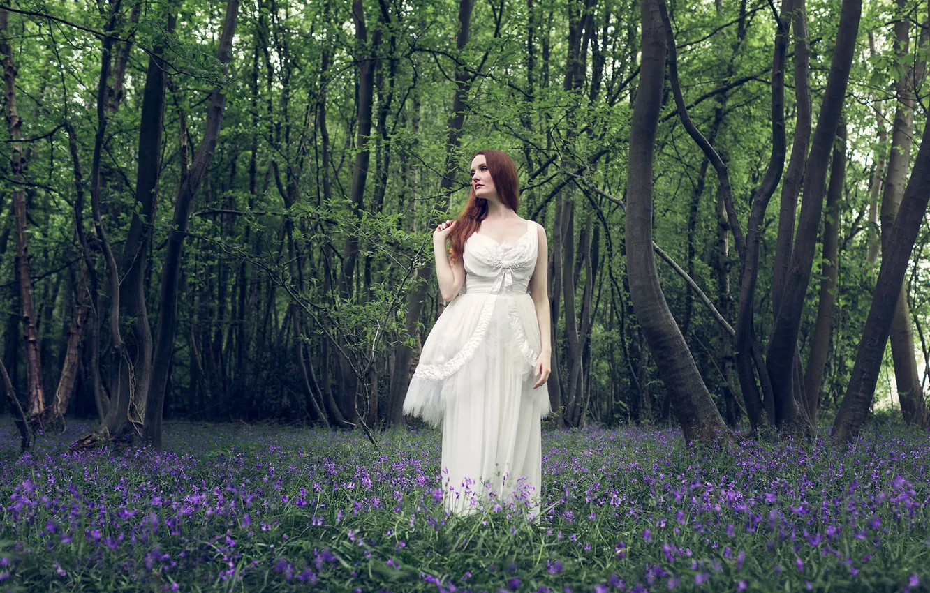 Фото обои лес, цветы, женщина, волосы, белое платье