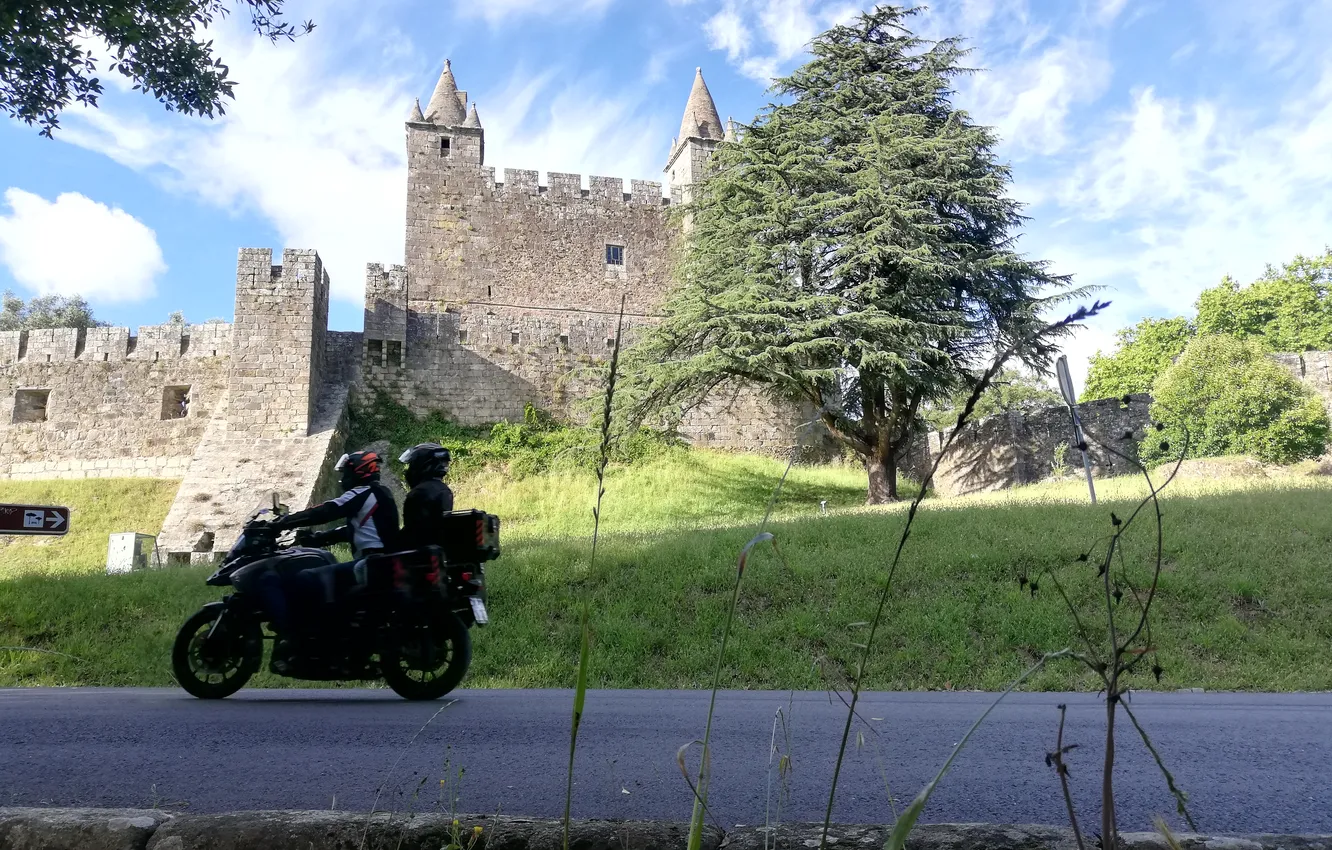 Фото обои motorcycle, castle, Portugal