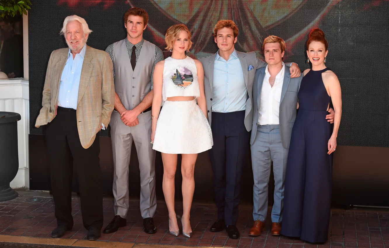 Фото обои Jennifer Lawrence, Josh Hutcherson, Julianne Moore, Sam Claflin, The Hunger Games:Mockingjay, Liam Hemsworth, Donald Sutherland, …