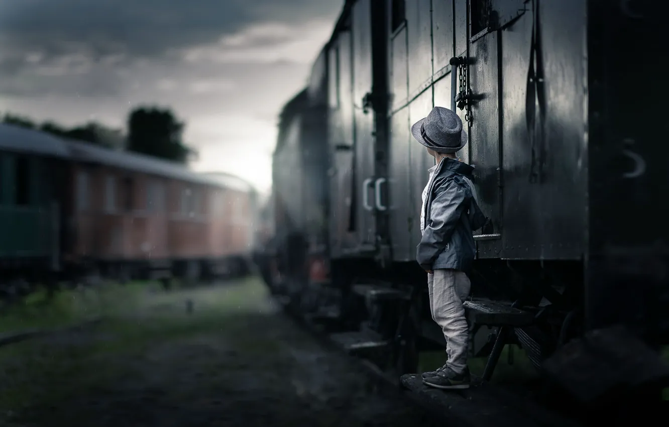 Фото обои дорога, поезд, мальчик
