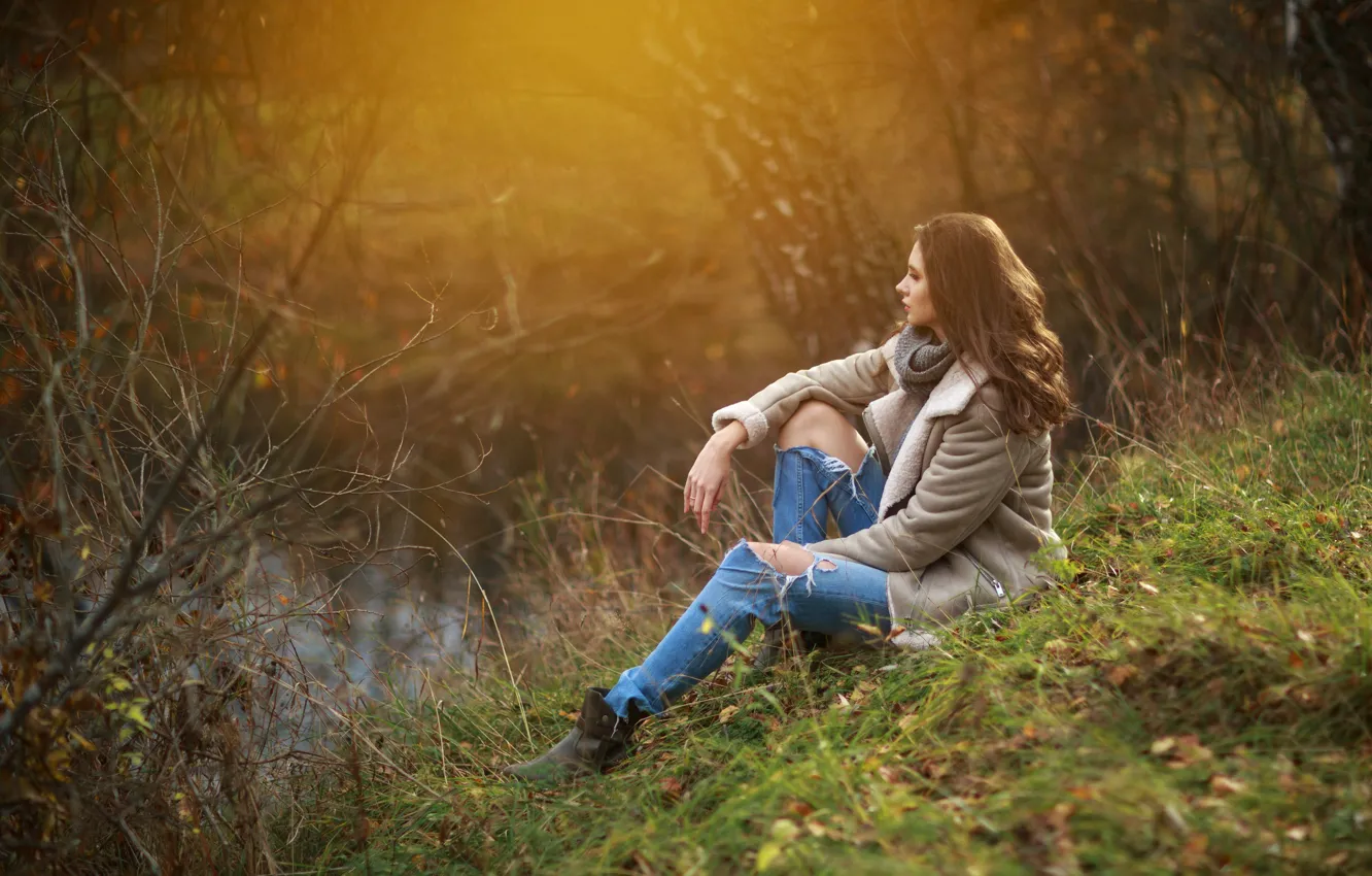 Фото обои осень, девушка, поза, куртка, на природе, рваные джинсы, Disha Shemetova, Диша Шеметова