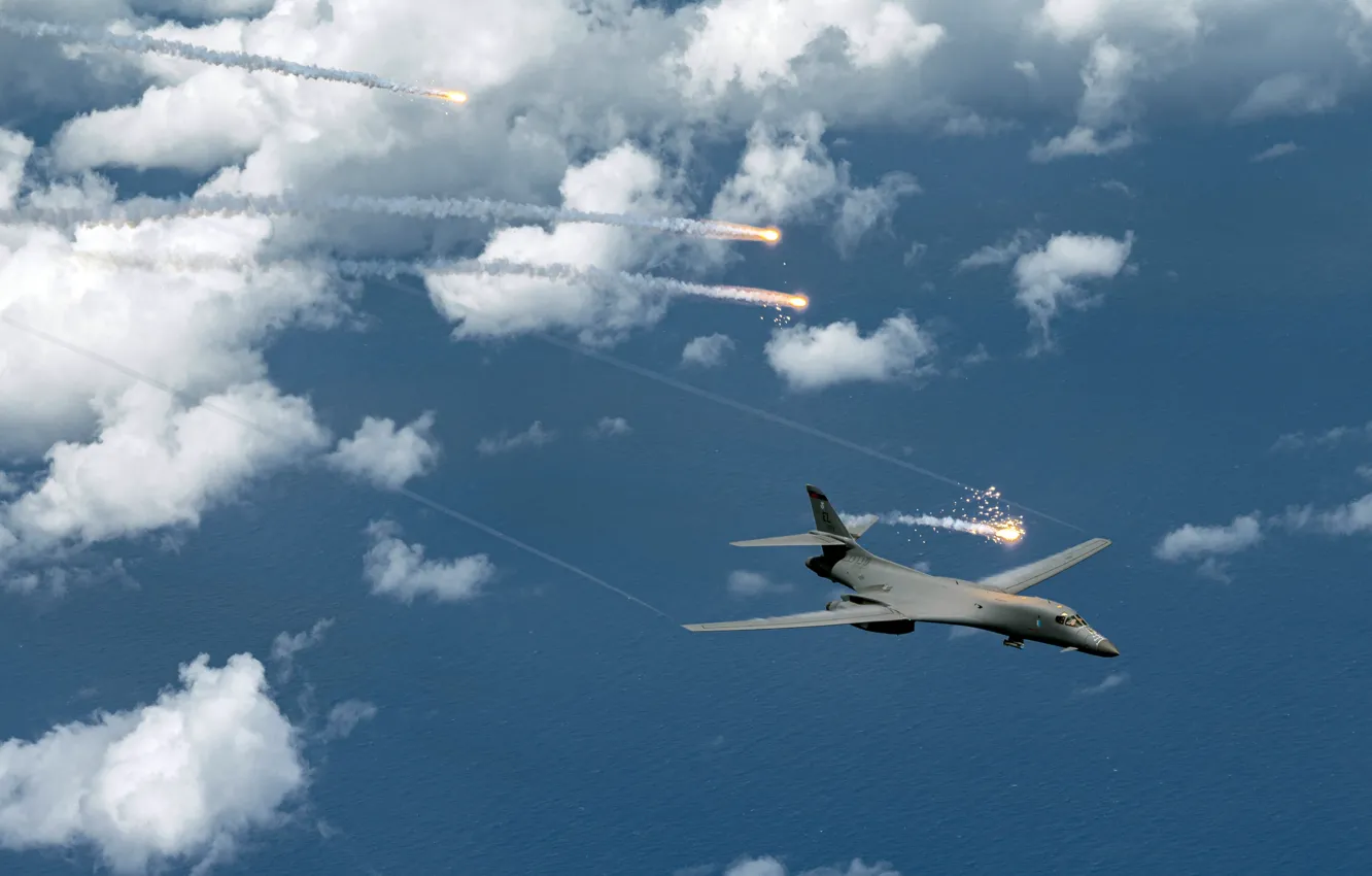 Фото обои Lancer, B-1B, ВВС США, Rockwell, стратегический бомбардировщик, с крылом изменяемой стреловидности, американский сверхзвуковой
