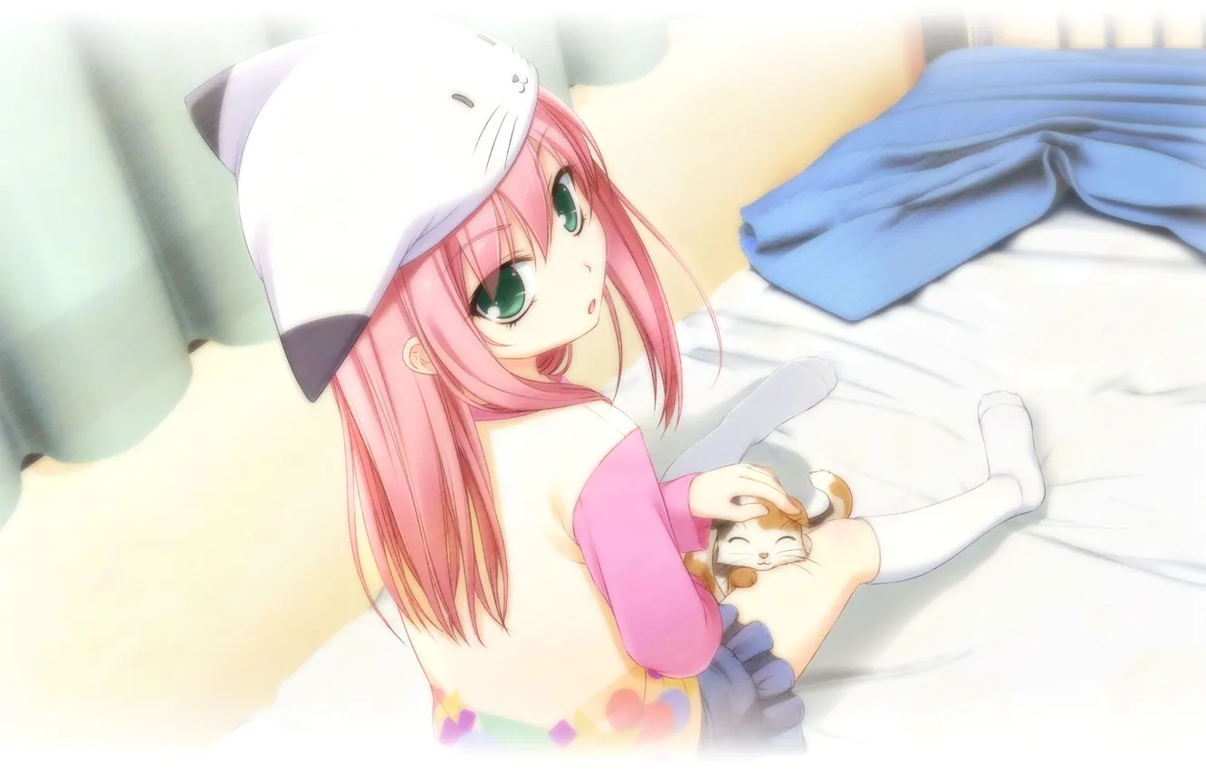 Фото обои кошка, взгляд, капюшон, девочка, постель, art, shunki gentei poco a poco, kazami haruki