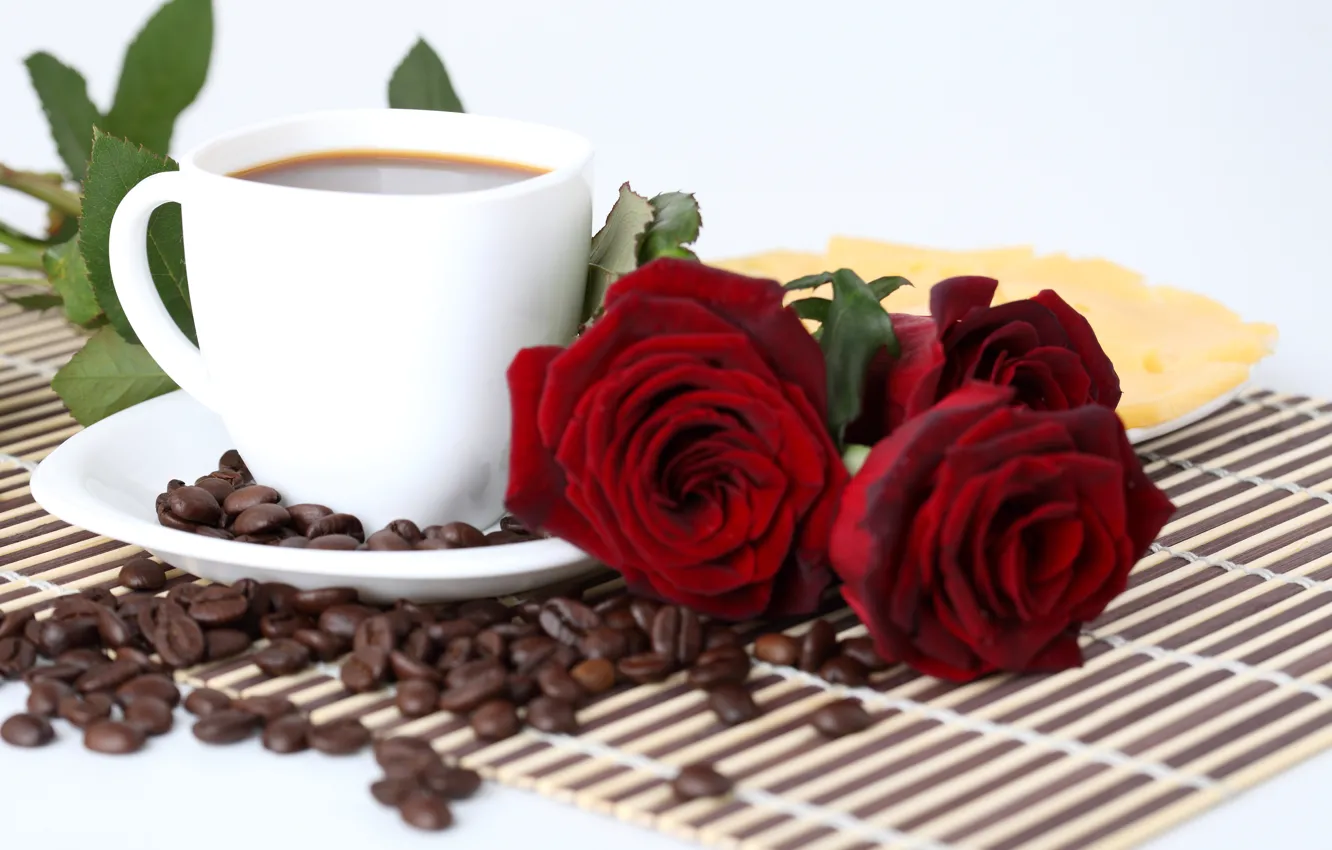 Фото обои кофе, розы, зерна, сыр, тарелка, чашка, красные, блюдце