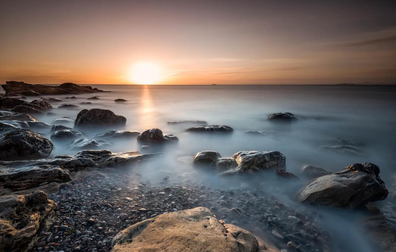 Фото обои море, камни, рассвет, побережье, утро, Шотландия