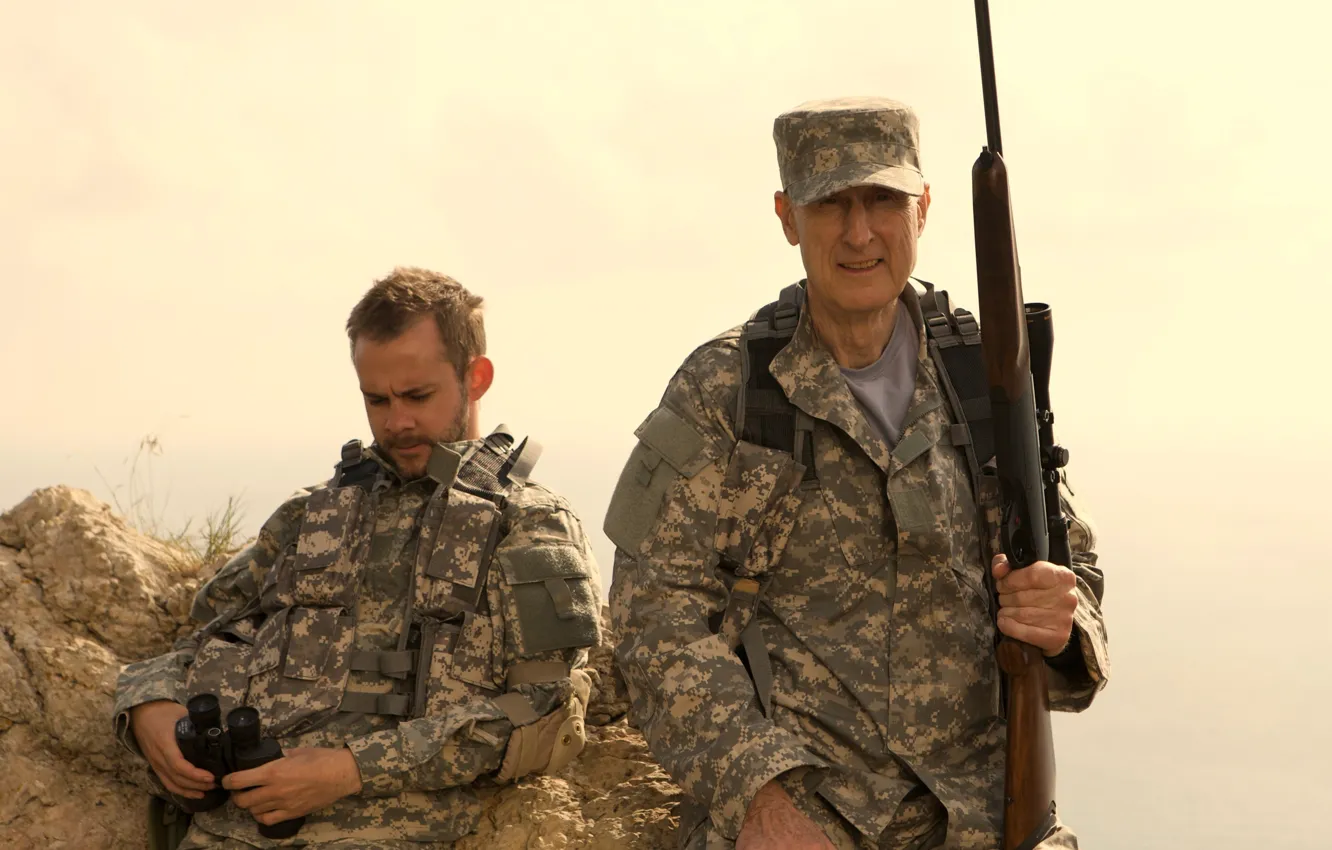 Фото обои оружие, солдаты, бинокль, форма, кепка, снайпер, камуфляж, ружье
