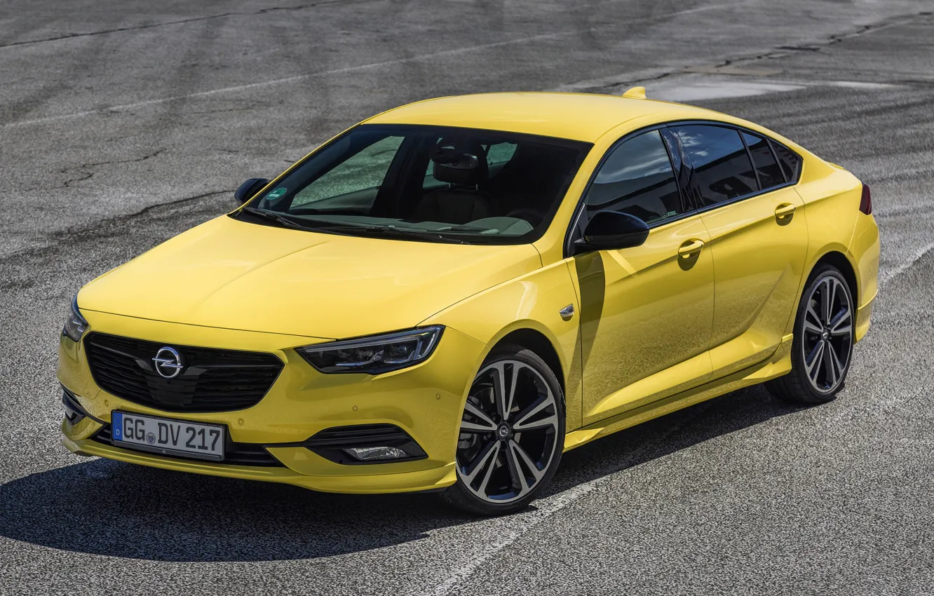 Фото обои асфальт, жёлтый, Insignia, Opel, 2018, Insignia Grand Sport