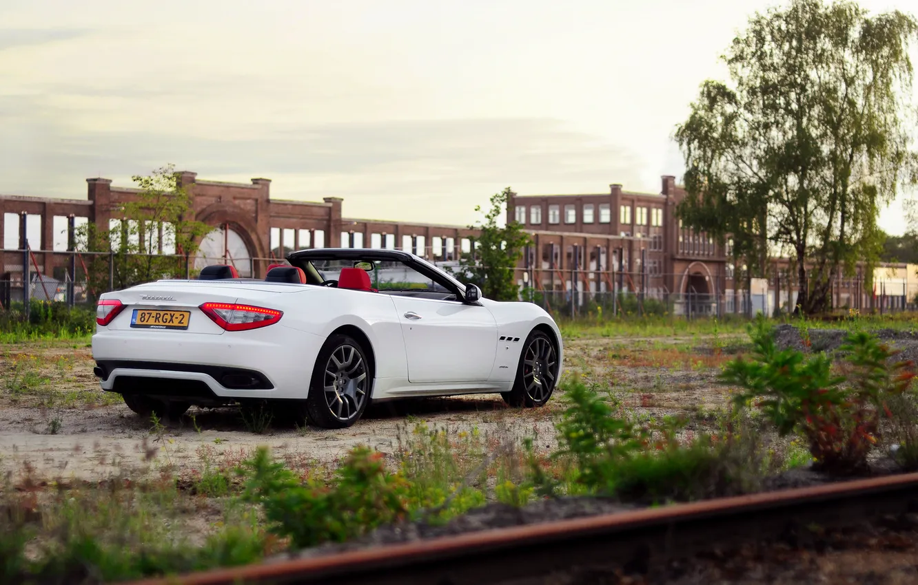 Фото обои Maserati, станция, белая
