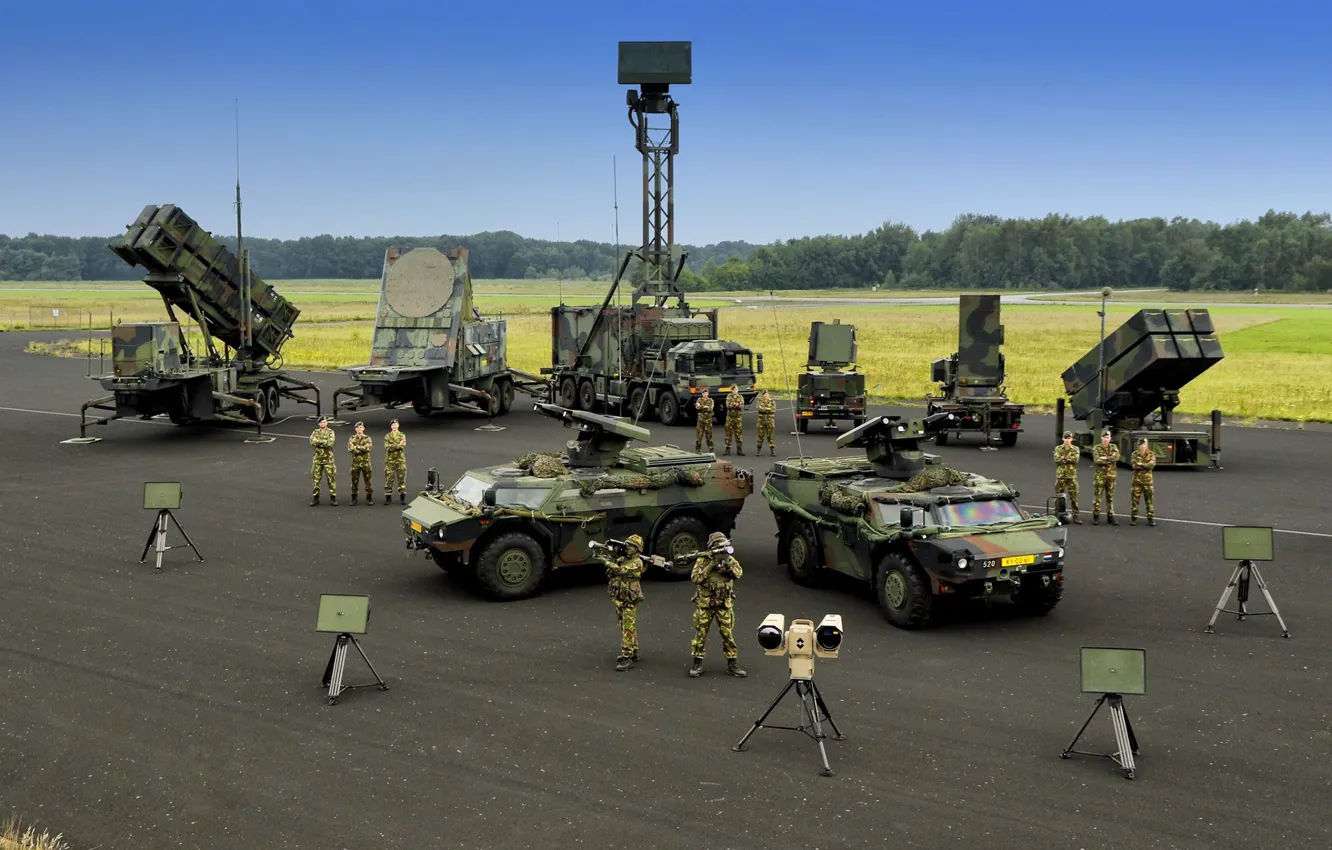 Фото обои gun, soldier, weapon, man, army, Netherlands, radar, armored