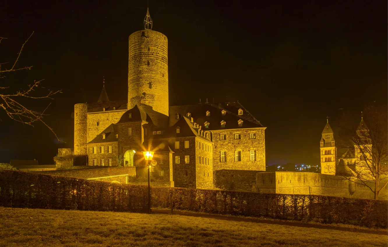 Фото обои свет, ночь, замок, Германия, фонарь, Mayen Genovevaburg