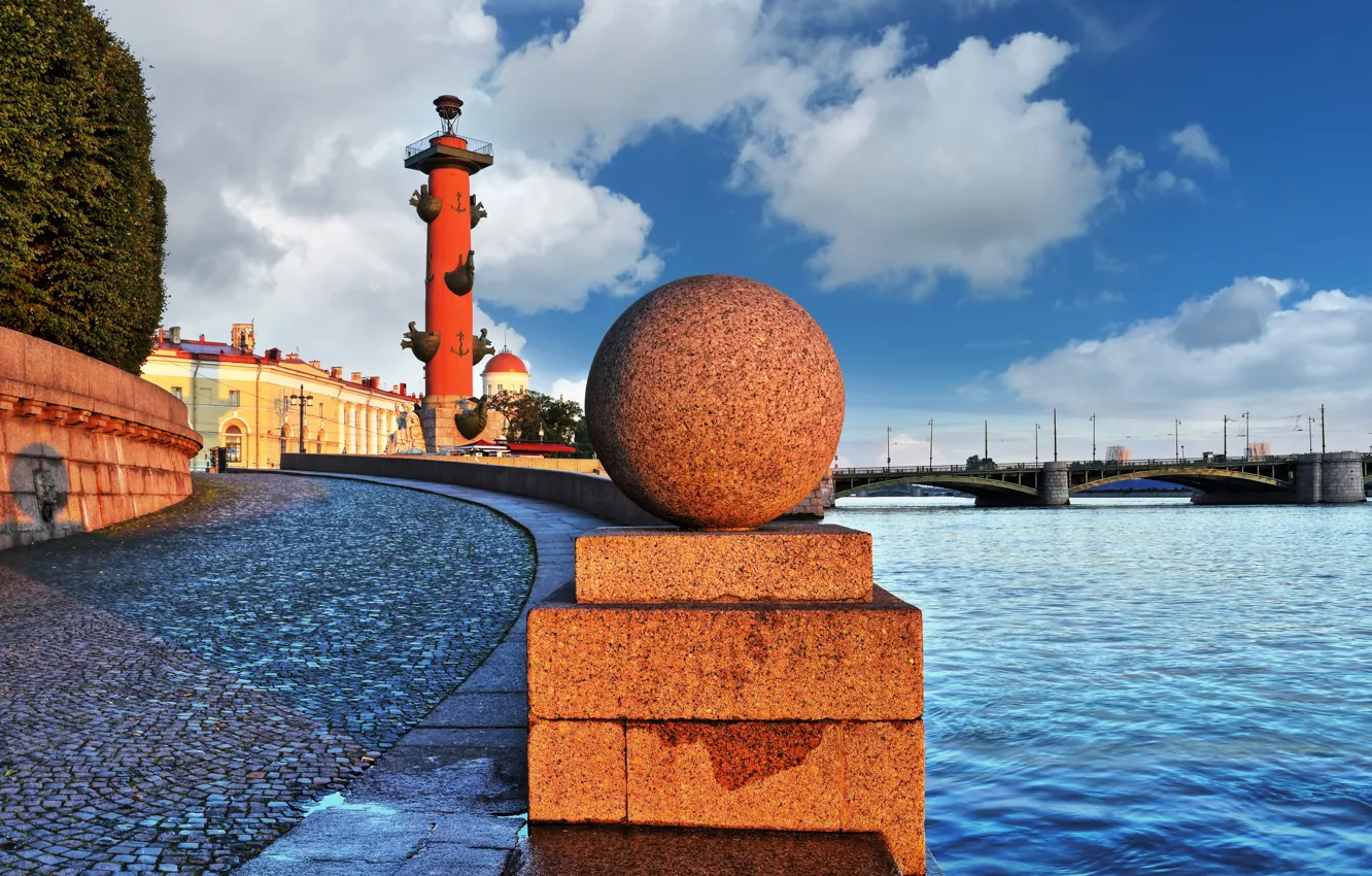 Фото обои рассвет, шар, сфера, гранит, набережная Невы, Санкт-Перербург, Нева река, Ростральные колонны