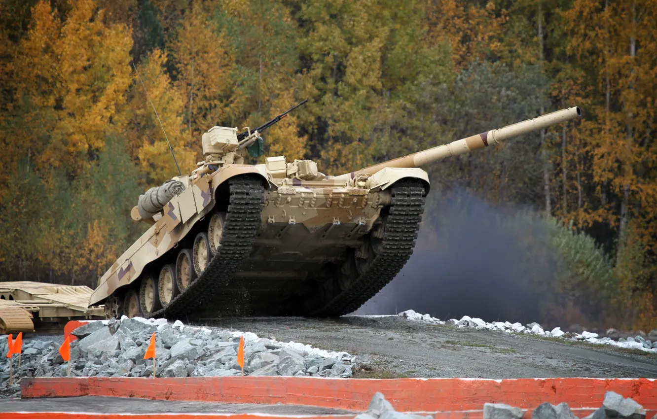 Фото обои лес, Танк, Russia, гусеницы, Т-90, Т-90С, УВЗ, Arms EXPO 2013