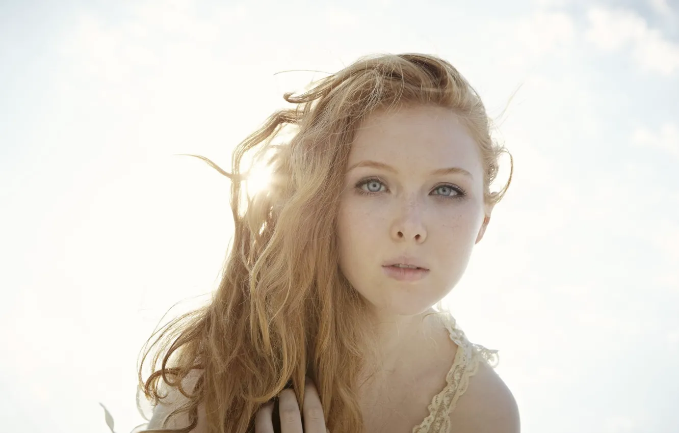 Фото обои Солнце, Девушка, Взгляд, Girl, Глаза, Актриса, Рыжая, Sun