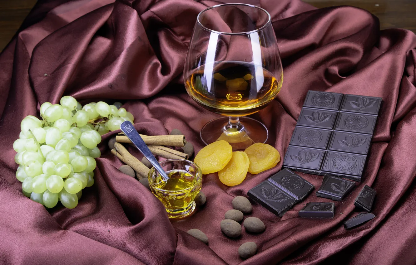 Фото обои стакан, бокал, шоколад, виноград, ложка, ткань, корица, виски