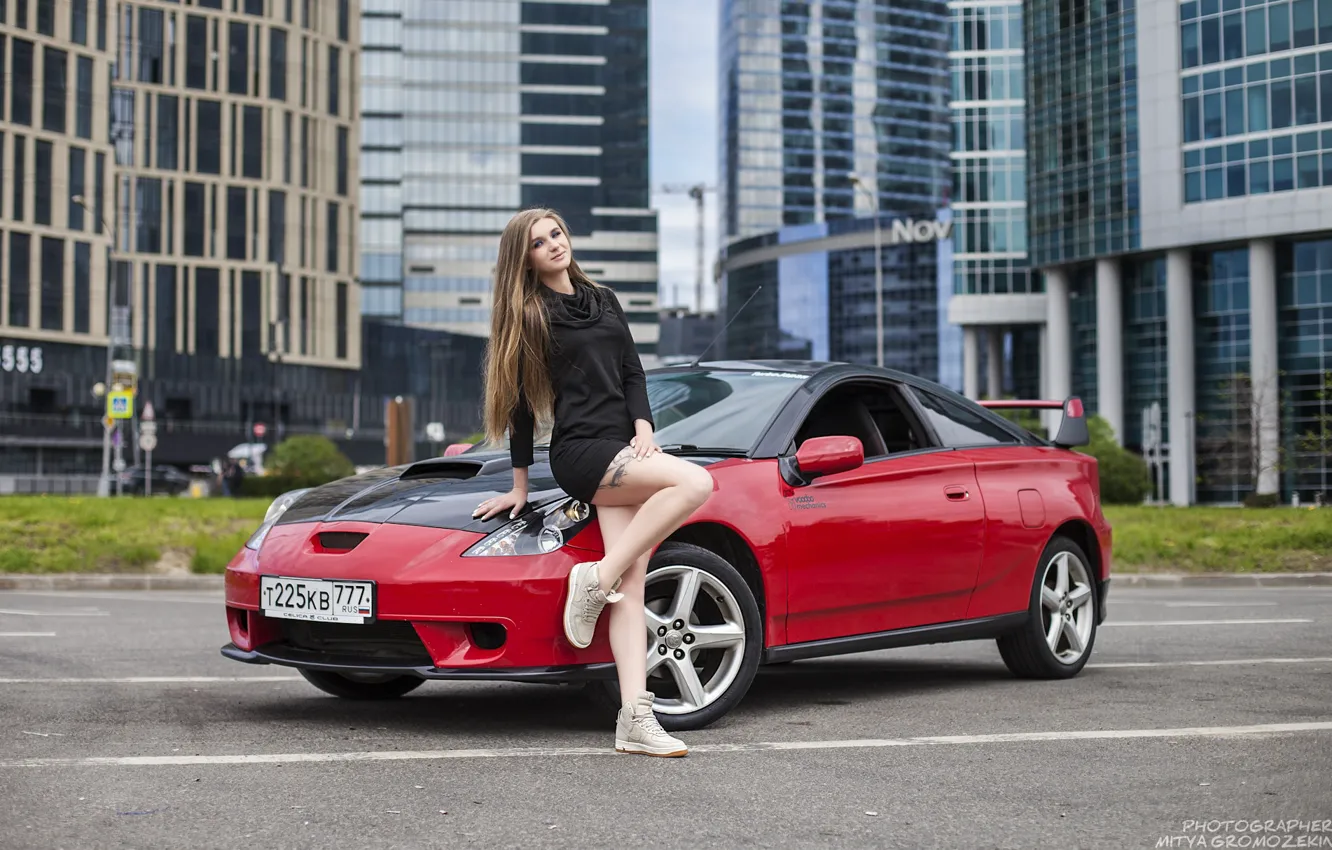 Фото обои дорога, авто, девушка, поза, здания, ножки, Toyota, Celica