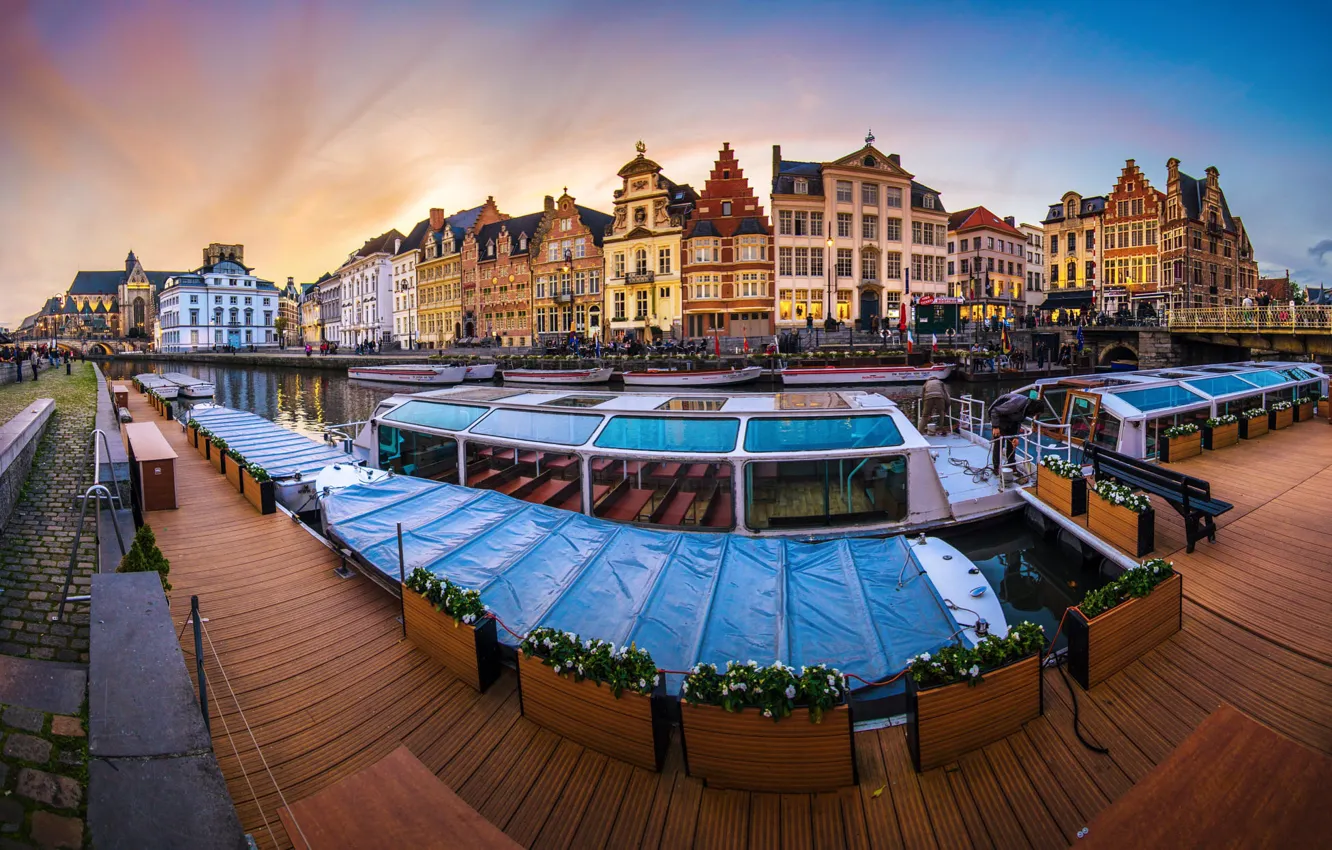 Фото обои цветы, город, берег, лодка, вид, здания, дома, причал