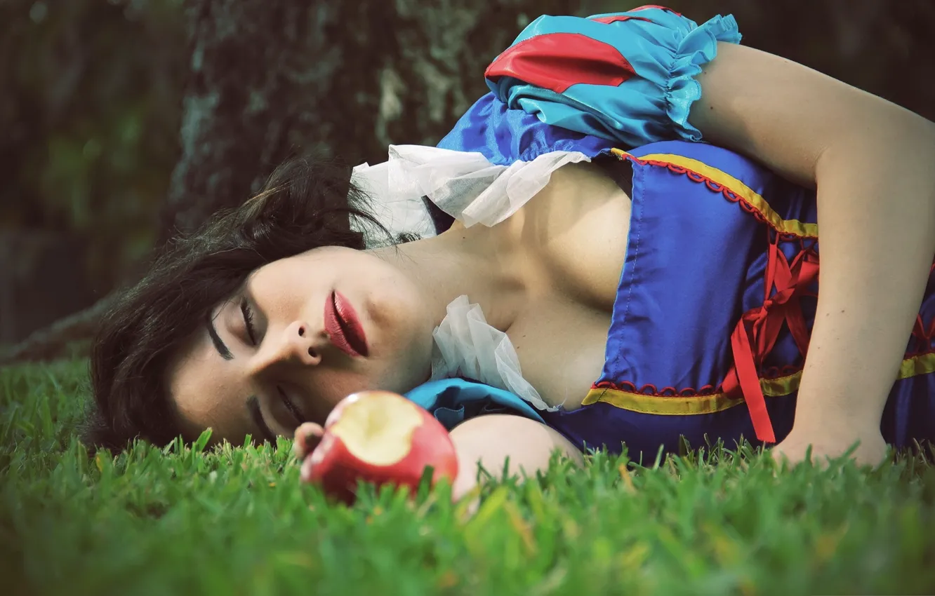 Фото обои apple, girl, brunette, sleeping, Snow White, fairy tale