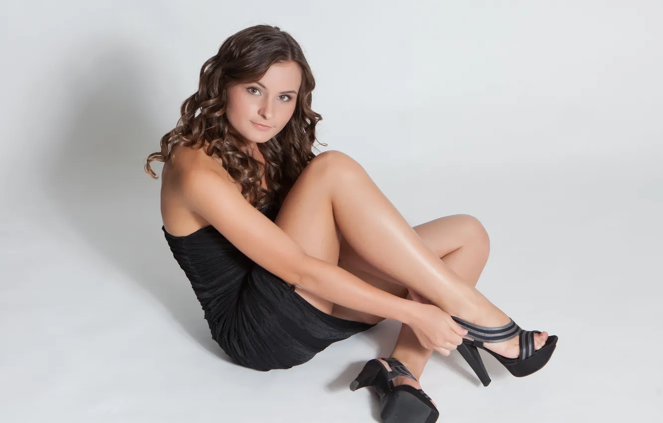 Фото обои взгляд, девушка, фон, волосы, Romina A