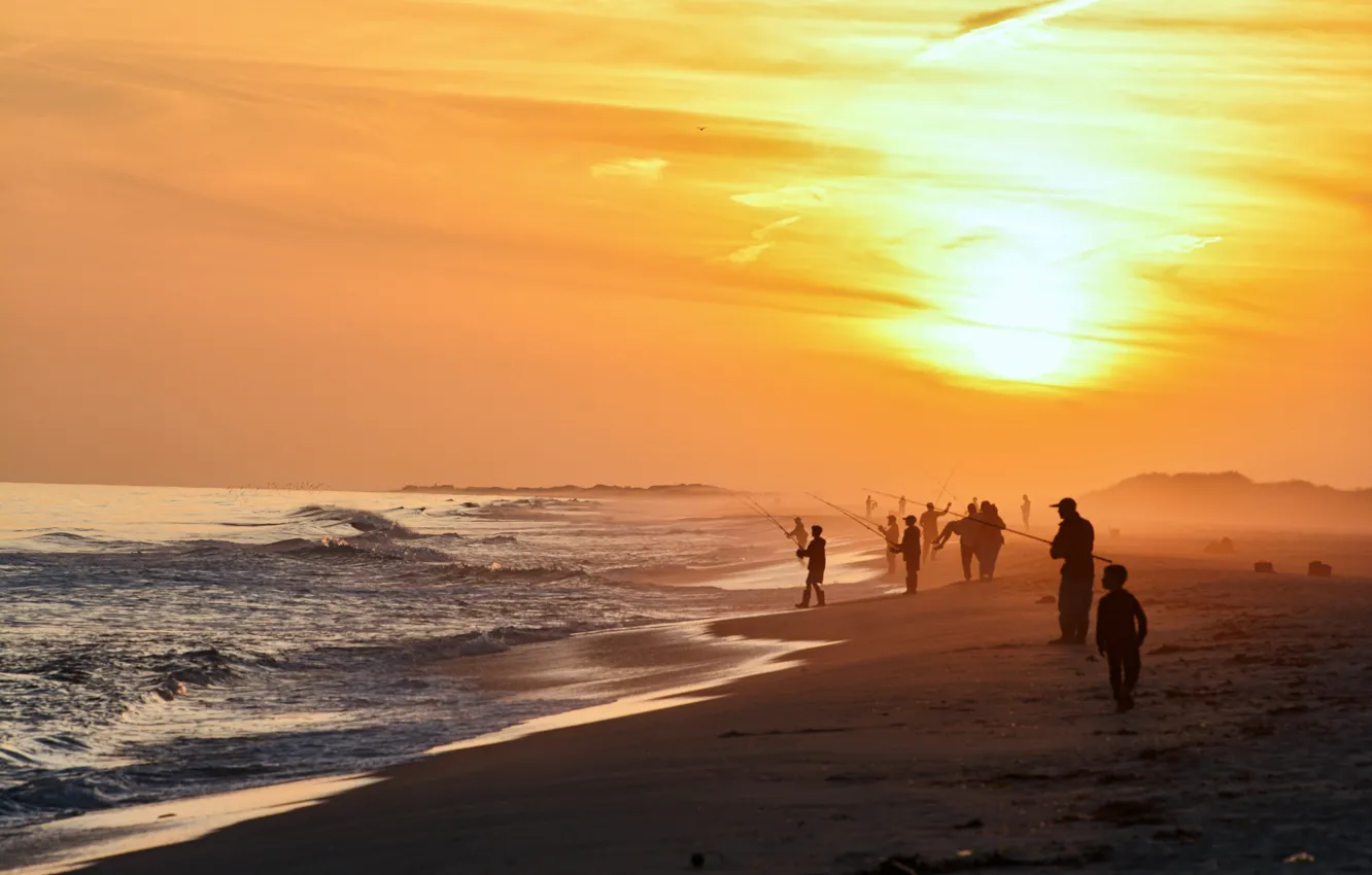 Фото обои море, закат, берег, рыбак