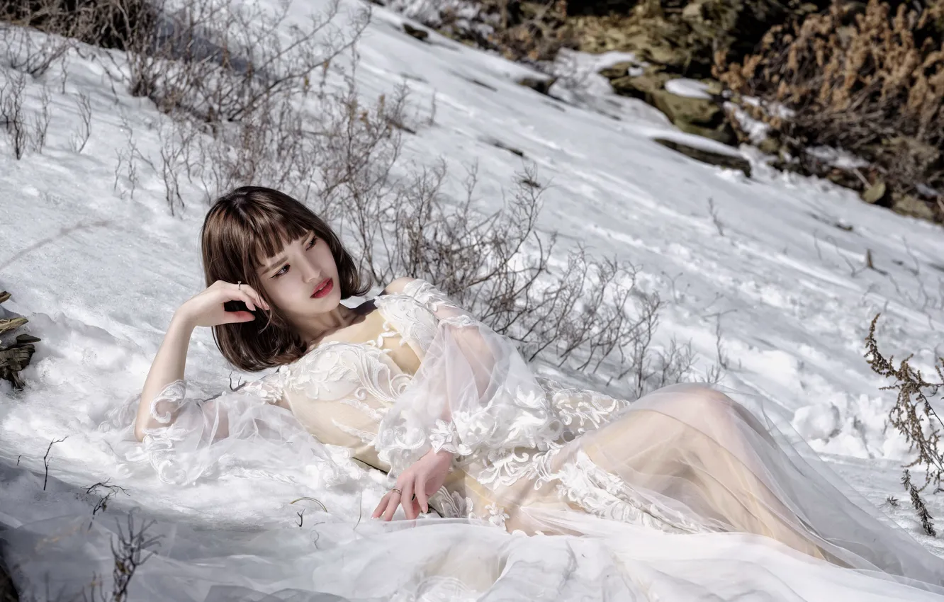 Фото обои девушка, снег, поза