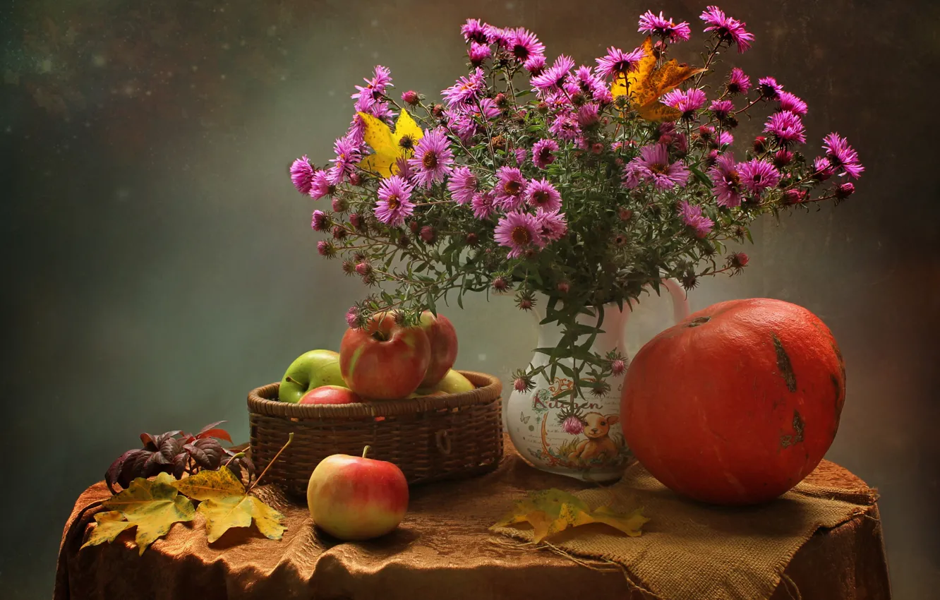Фото обои осень, листья, цветы, стол, фон, яблоки, букет, тыква