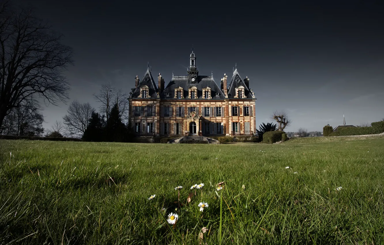 Фото обои трава, цветы, дом, Франция, буря, серые облака, Nogent Le Roi