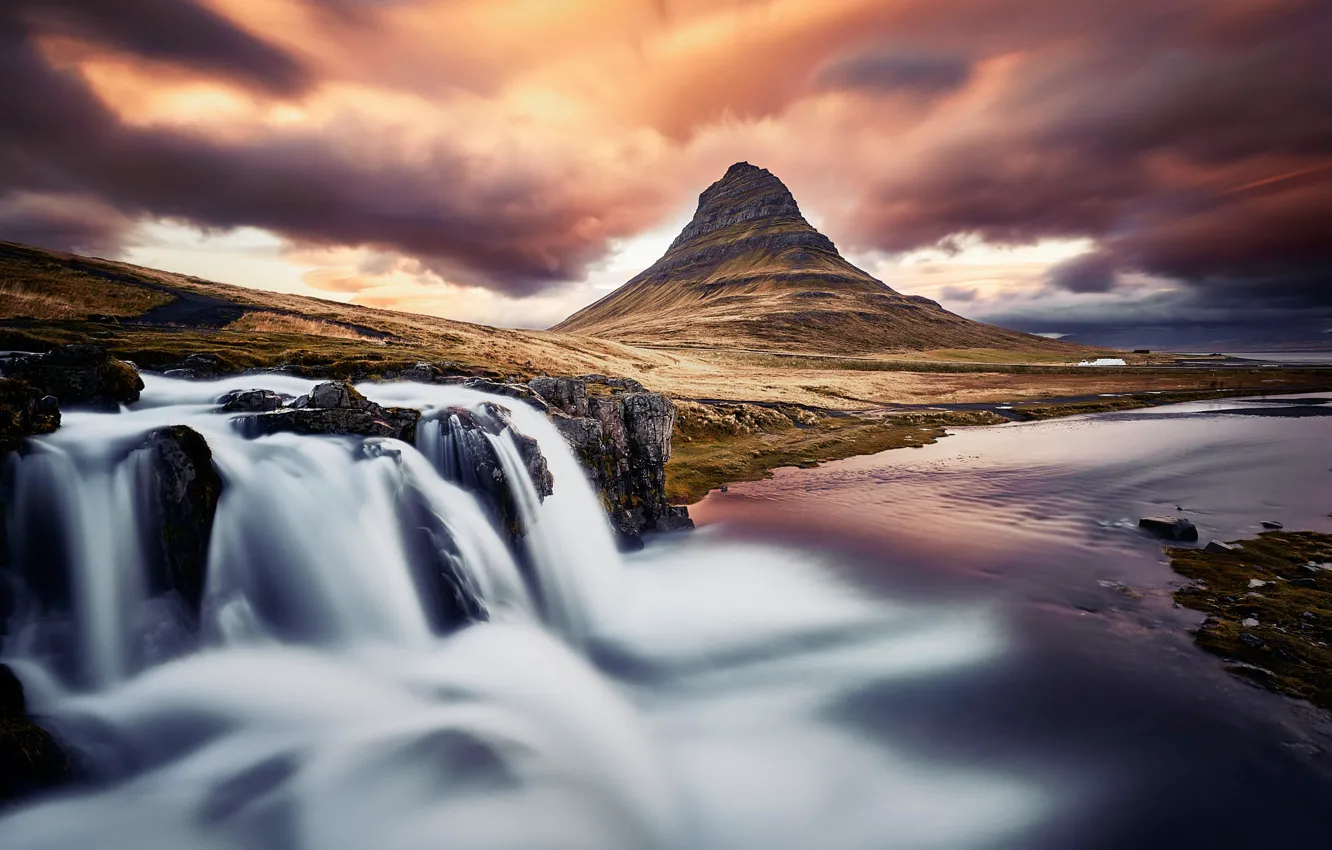 Фото обои тучи, гора, водопад, Исландия, Киркьюфетль