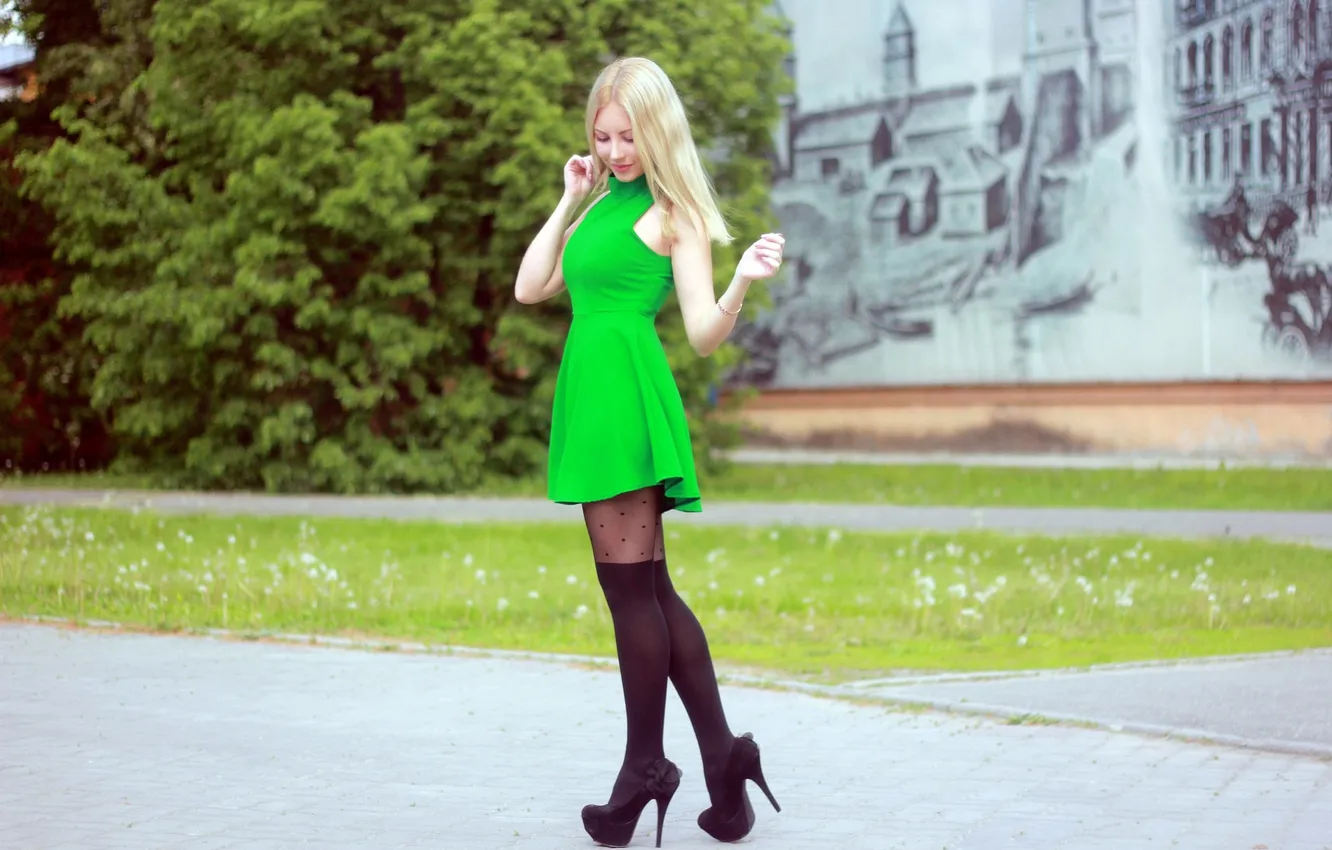 Фото обои girl, woman, stockings, beautiful, model, blonde, high heels, slim