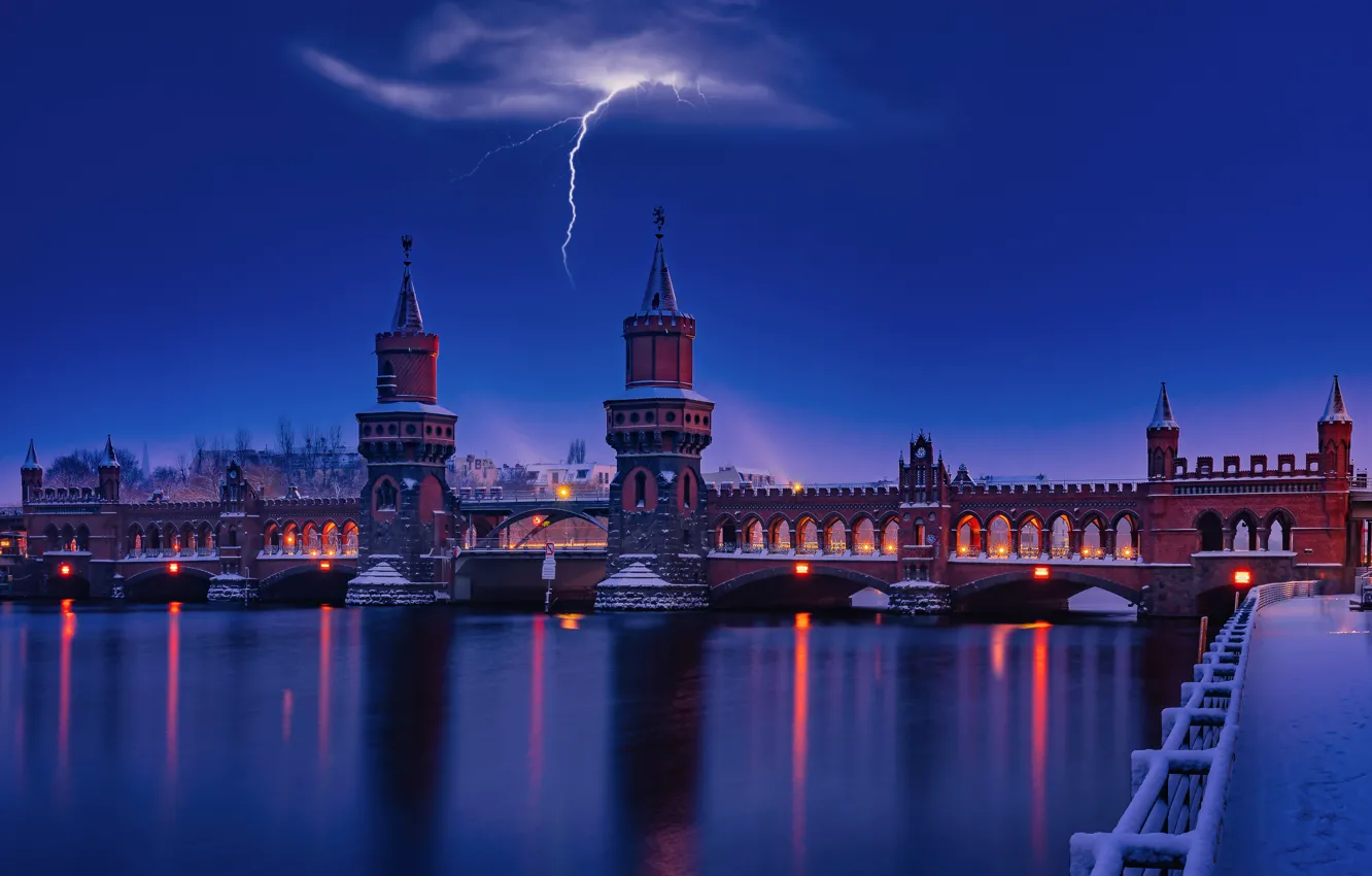 Фото обои гроза, ночь, мост, река, молния, набережная, Germany, Берлин