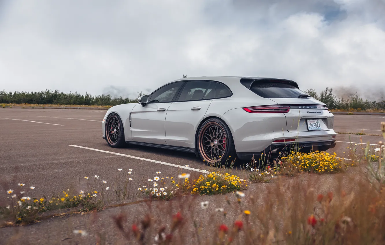 Фото обои Porsche, Panamera, Clouds, Flowers, Grey, Parking, Porshce Panamera