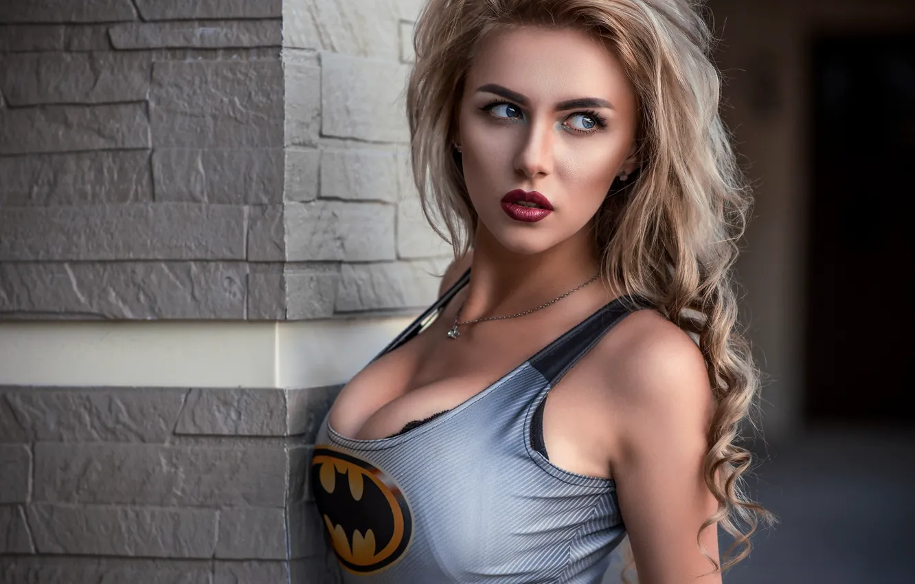 Фото обои грудь, взгляд, волосы, Девушка, Batman, Станислав Максимов