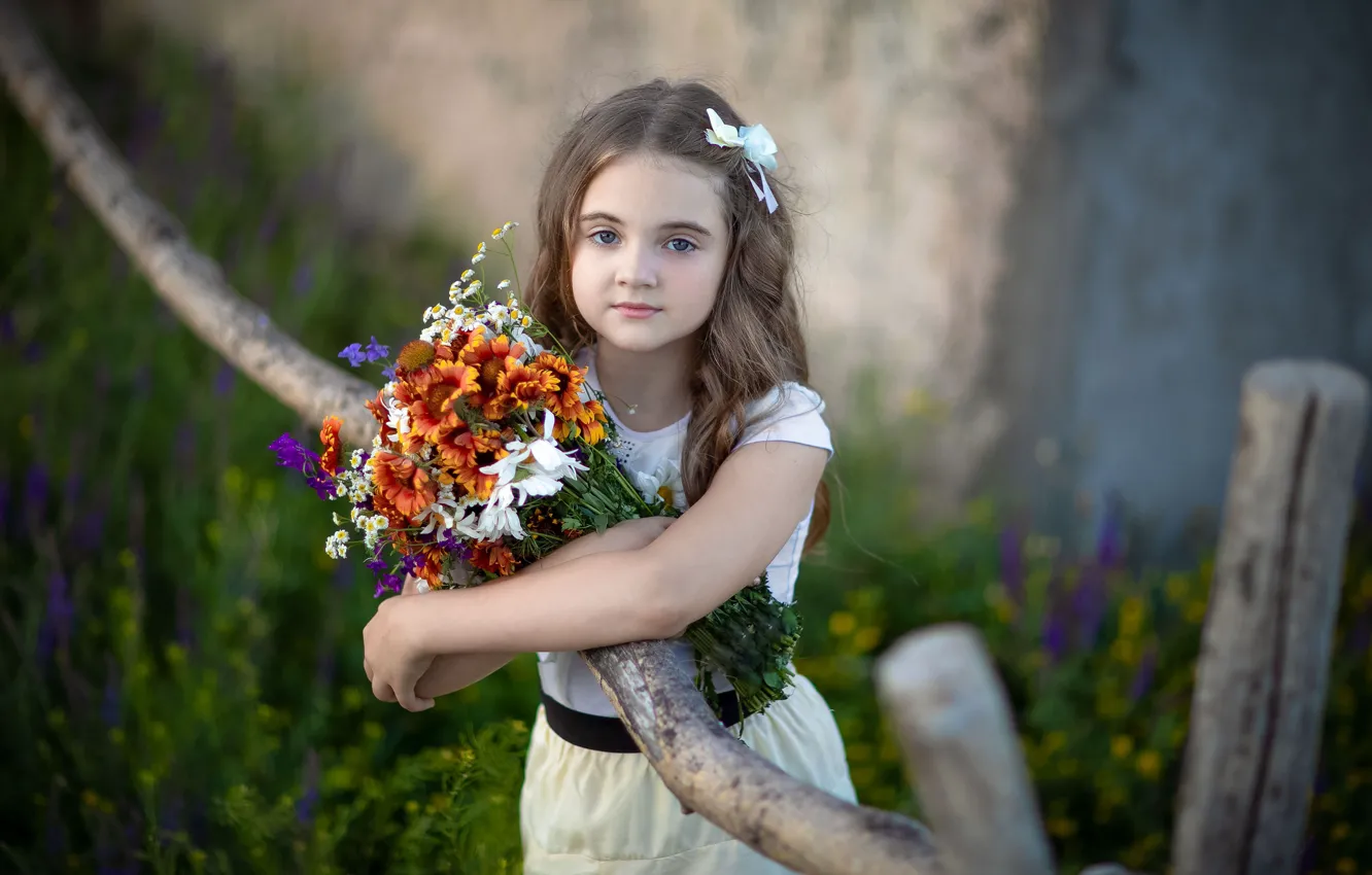 Фото обои цветы, ветки, природа, букет, девочка, ребёнок, локоны, русая