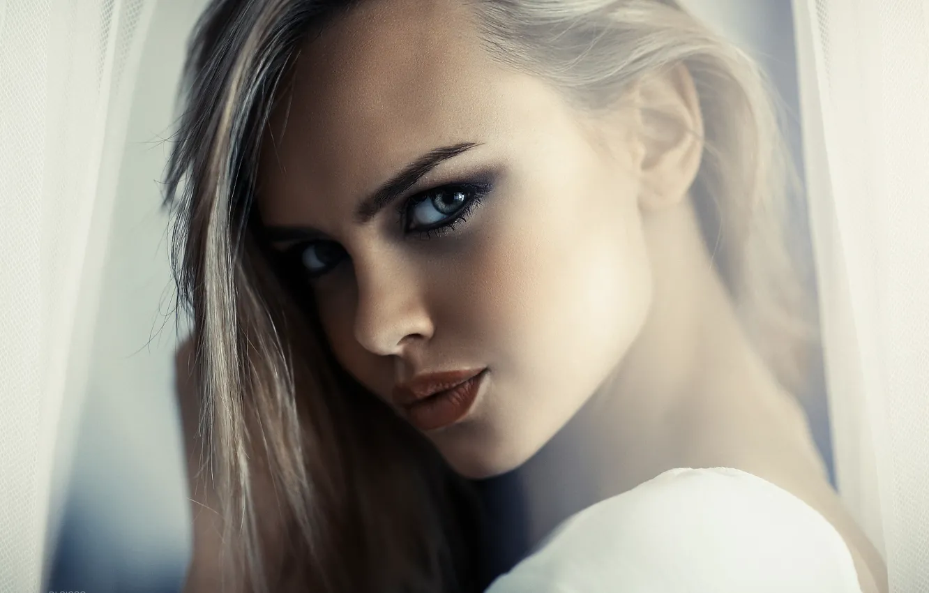 Фото обои взгляд, девушка, крупный план, портрет, макияж, прическа, блондинка, красотка