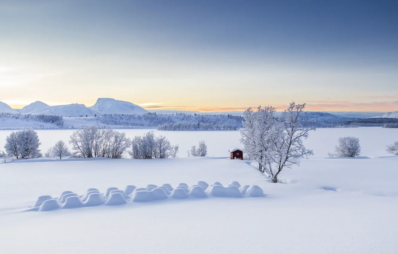 Фото обои зима, снег, деревья, горы, избушка, Норвегия, панорама, сугробы