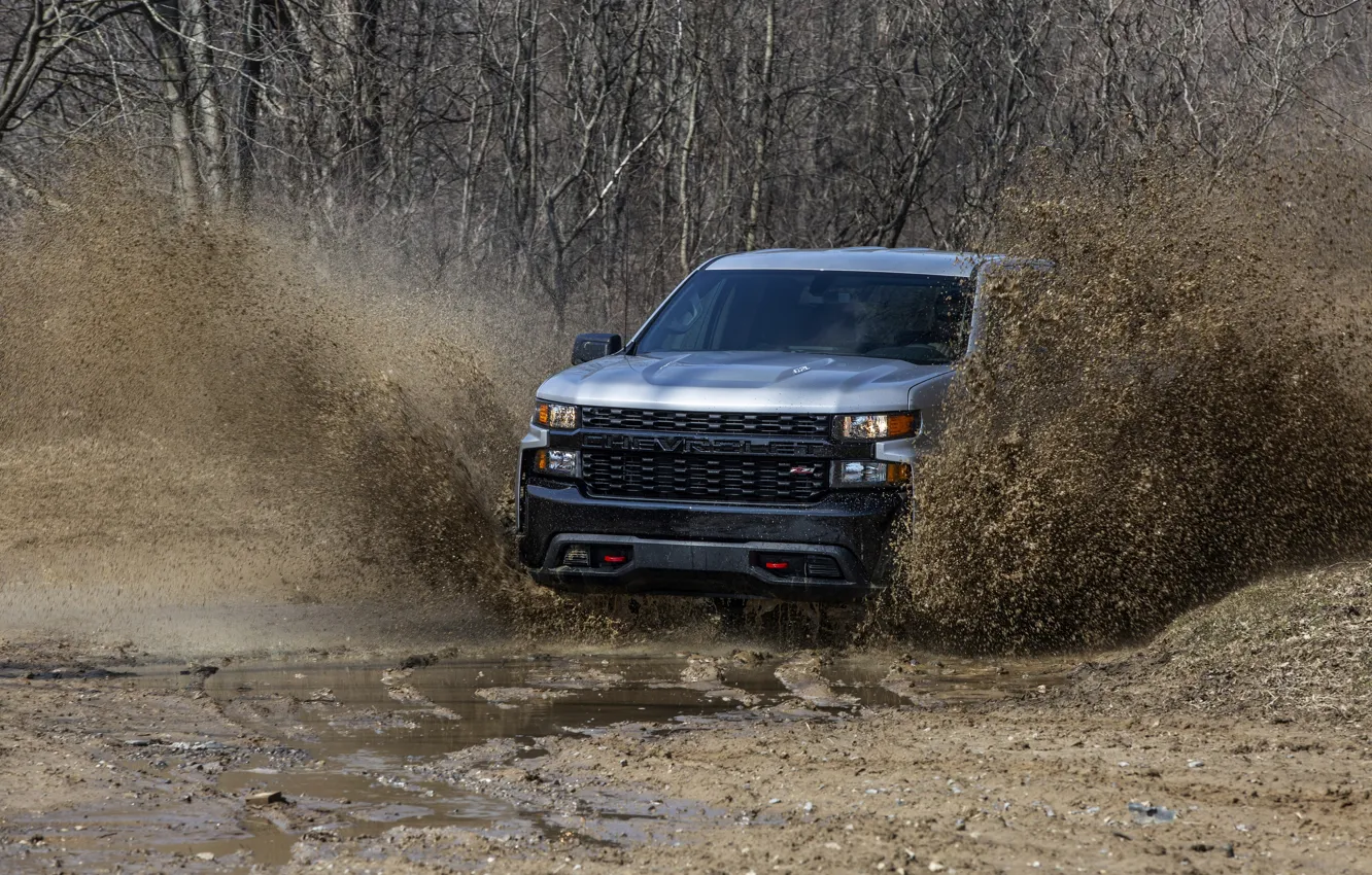 Фото обои брызги, земля, Chevrolet, грязь, пикап, Custom, Silverado, 2020