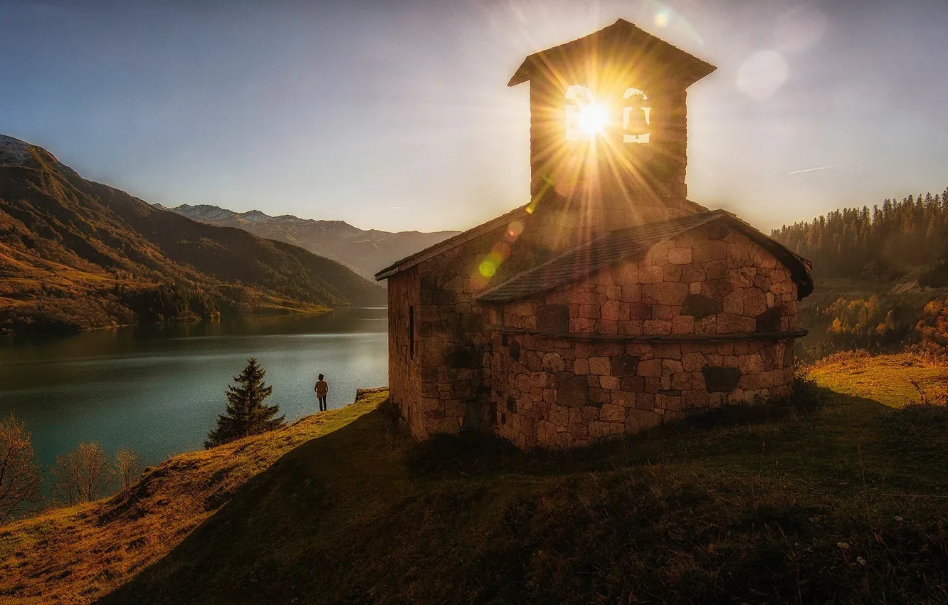 Фото обои солнце, свет, озеро, берег, церковь