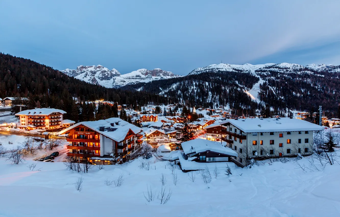 Фото обои снег, горы, город, здания, дома, вечер, Альпы, Италия