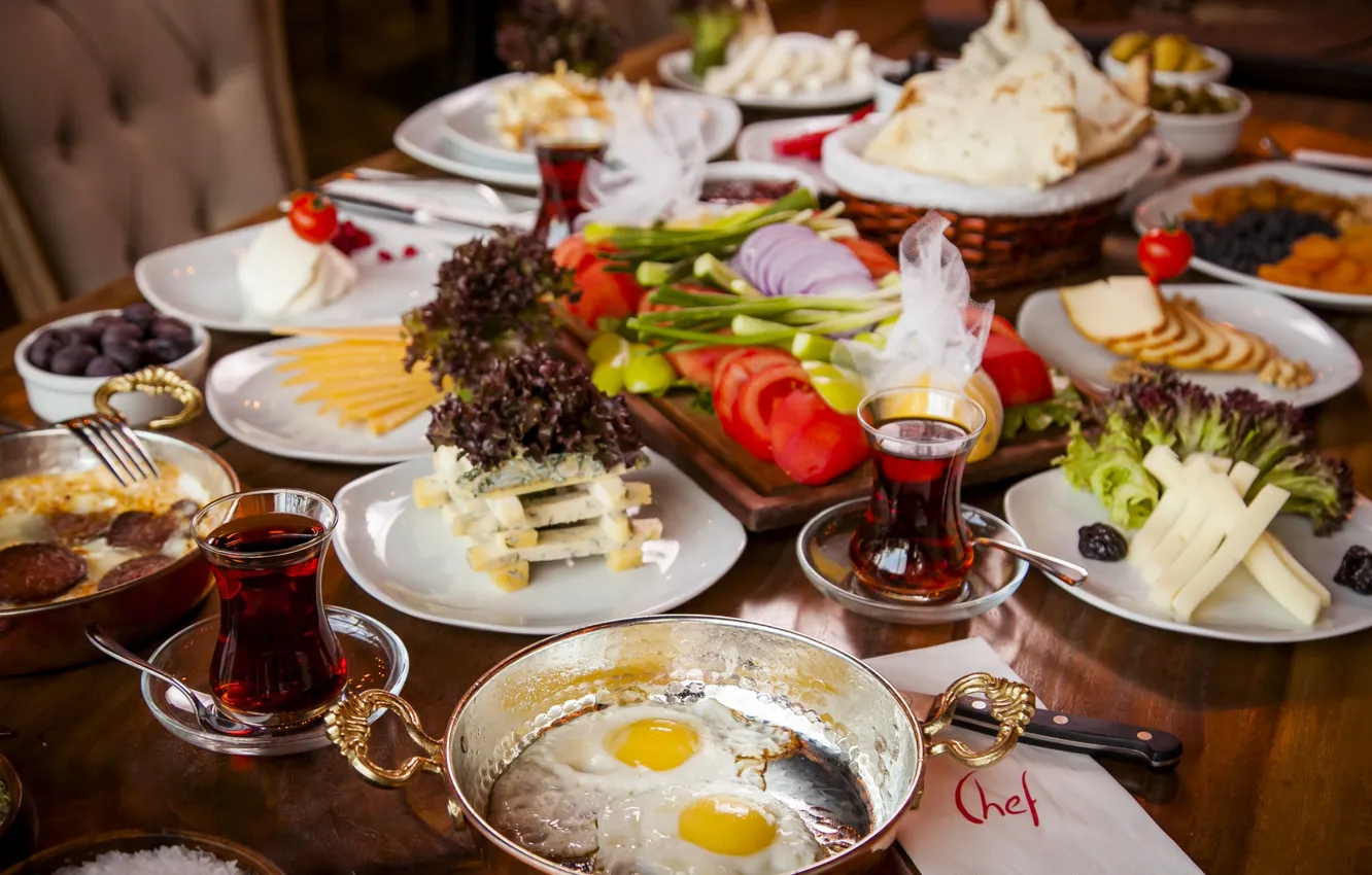 Фото обои чай, завтрак, сыр, яичница, салат, ассорти