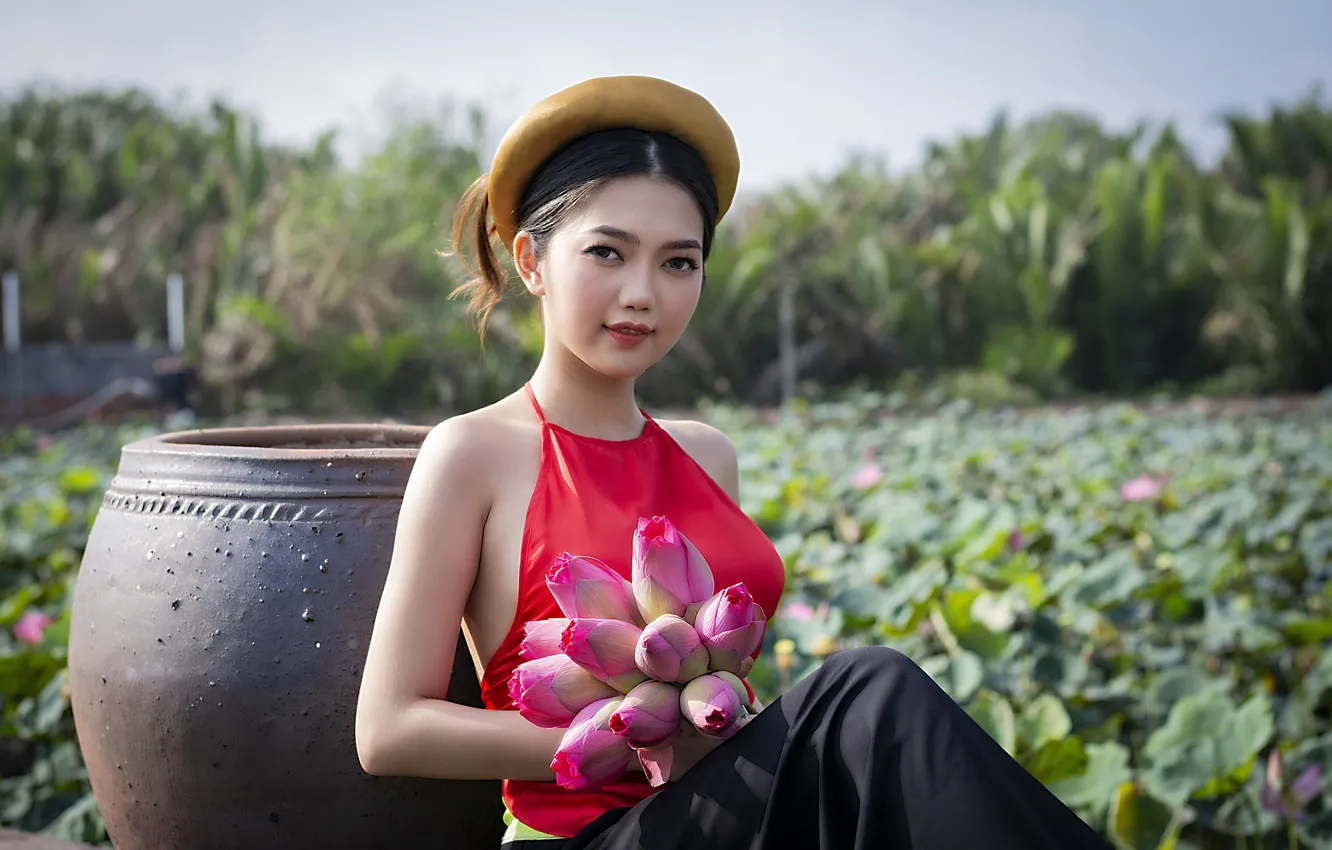 Фото обои взгляд, азиатка, лотосы, букет цветов, большая грудь, look, asian, lotuses