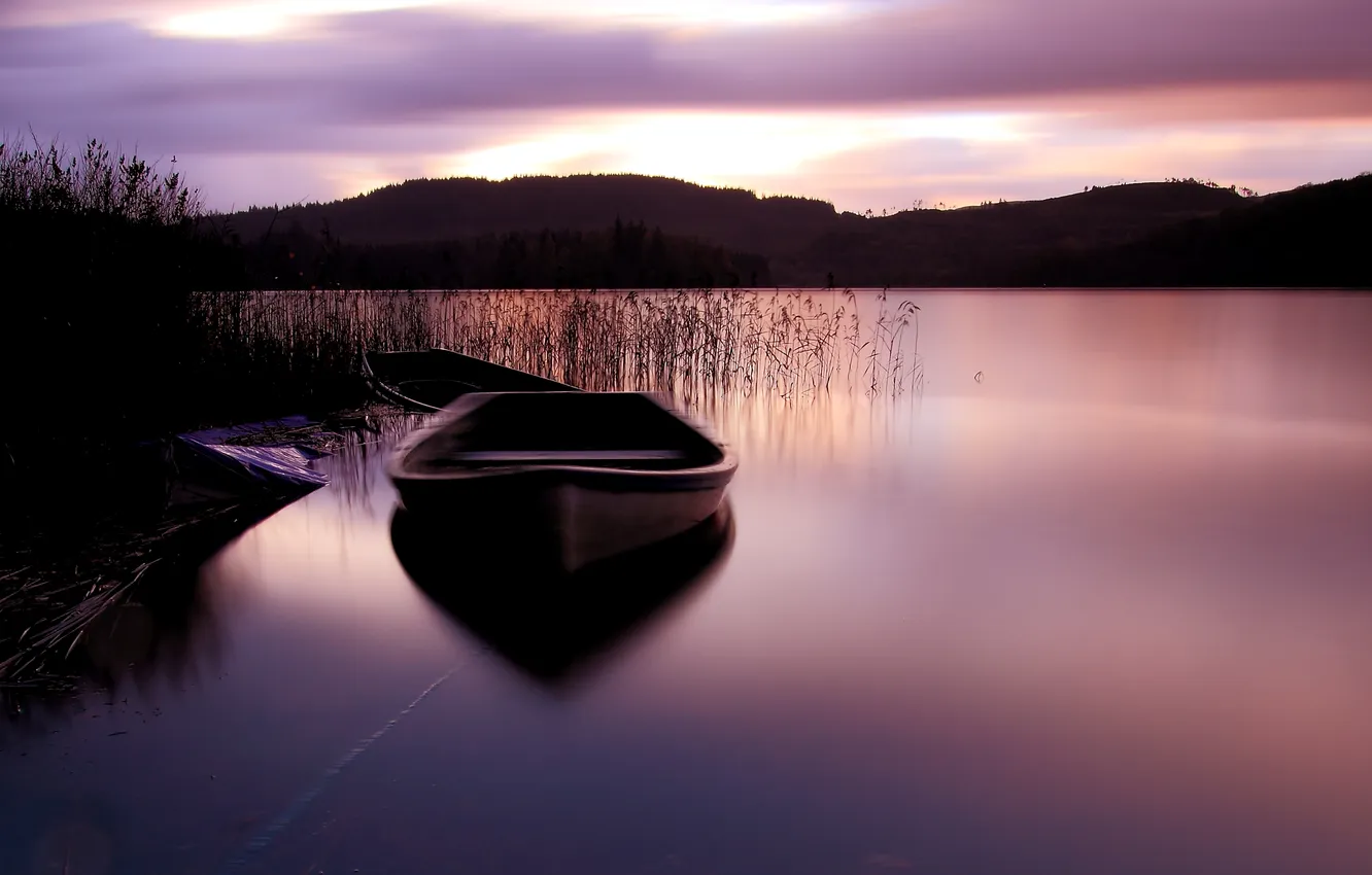 Фото обои небо, закат, озеро, лодка