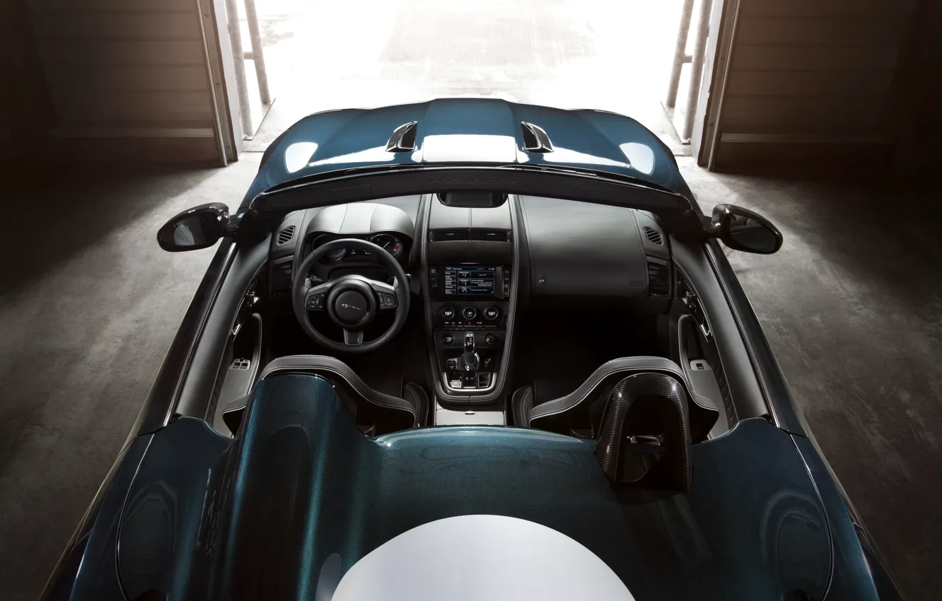 Фото обои свет, Jaguar, гараж, проём, тёмно-зелёный, V8, 575 л.с., 5.0 л.