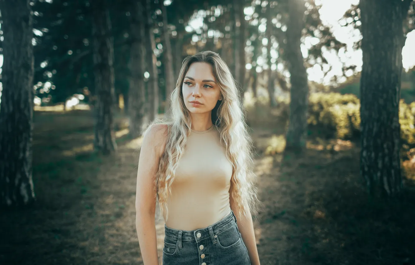Фото обои girl, long hair, beautiful, model, jeans, sweet, adorable