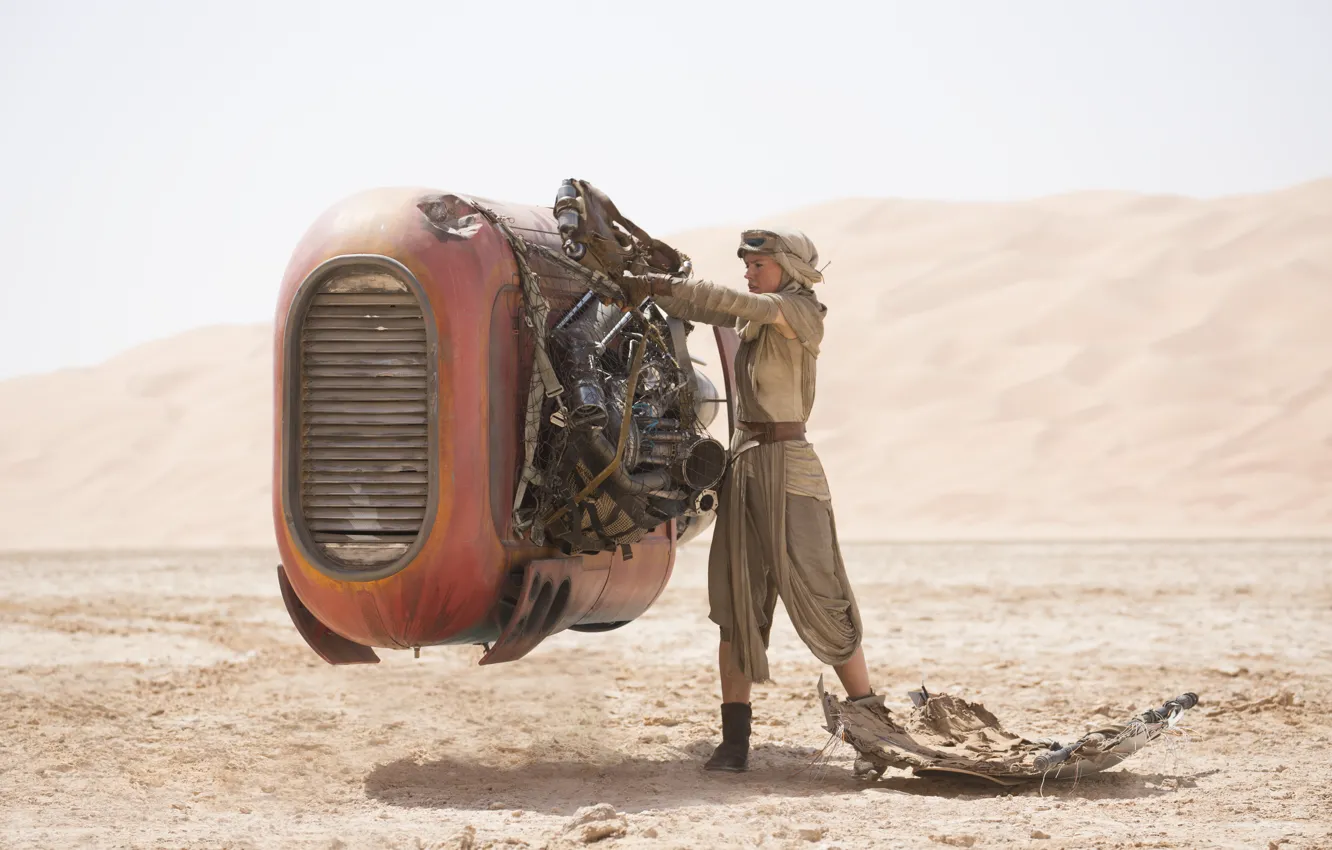 Фото обои пустыня, механизм, робот, Star Wars, Звёздные Войны, The Force Awakens, Daisy Ridley, Дэйзи Ридли
