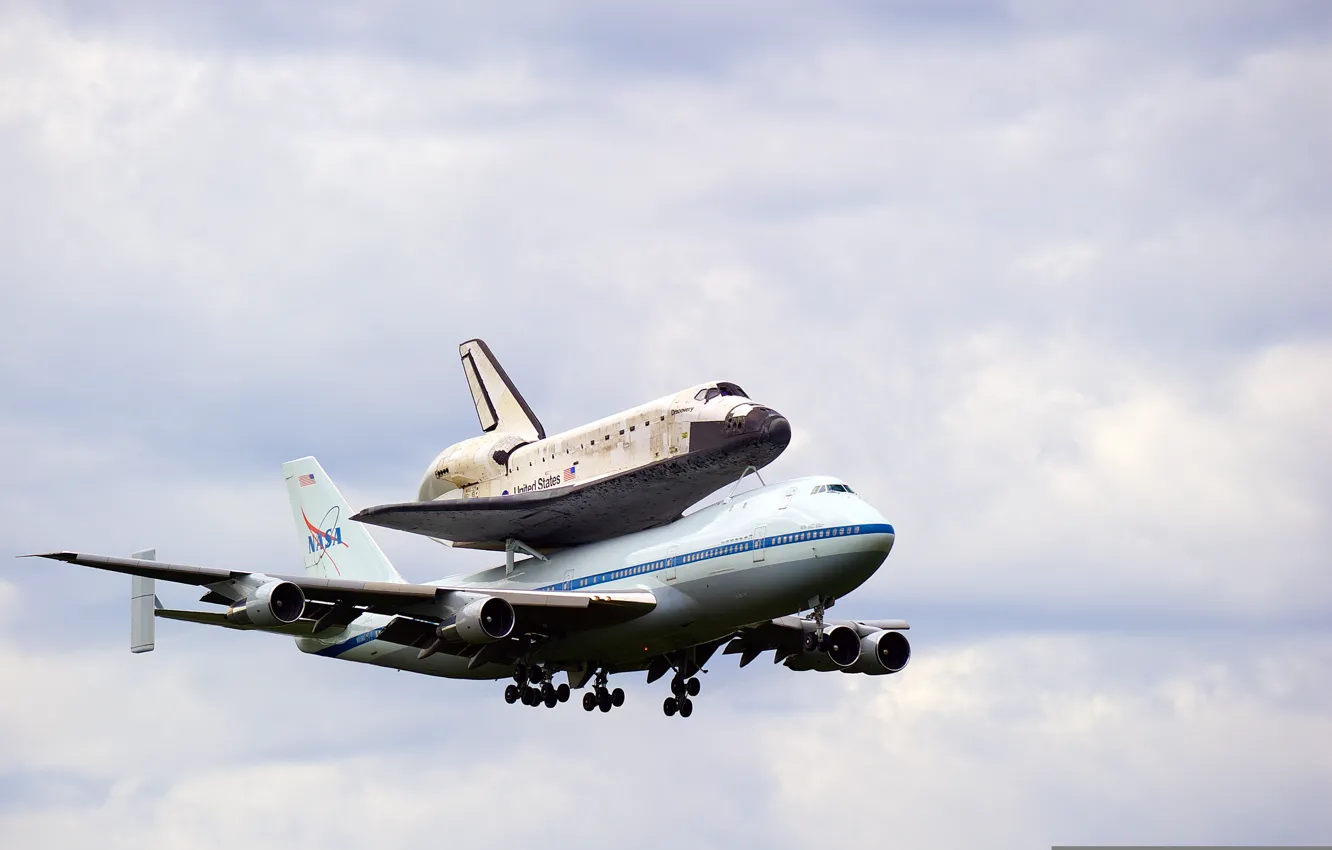 Фото обои небо, шаттл, самолёт, NASA, посадка, шасси, Space Shuttle Discovery, Boeing 747-100