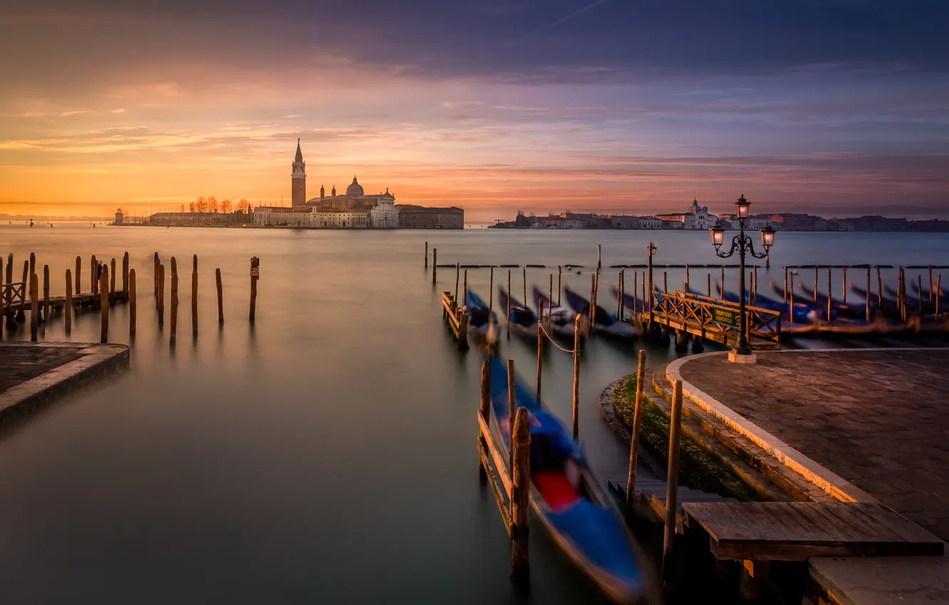 Фото обои рассвет, остров, Италия, церковь, фонарь, Венеция, канал, гондола