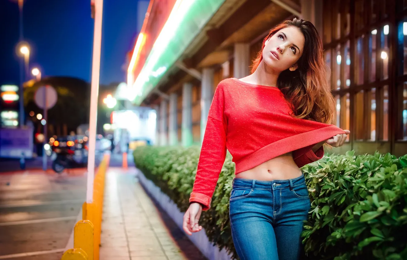 Фото обои city, girl, long hair, brown hair, photo, model, bokeh, lips