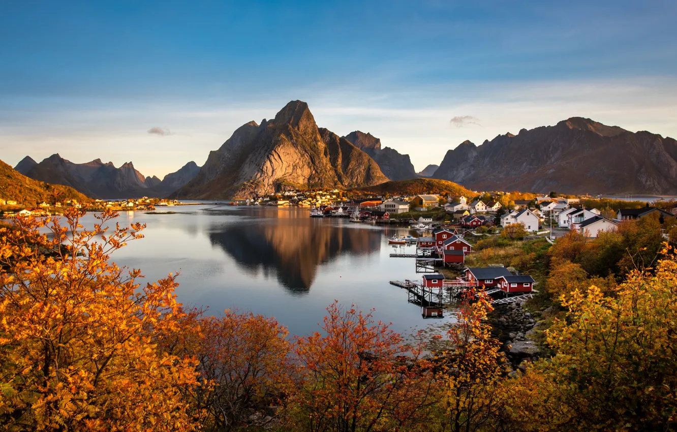 Фото обои осень, пейзаж, горы, природа, дома, утро, деревня, Норвегия
