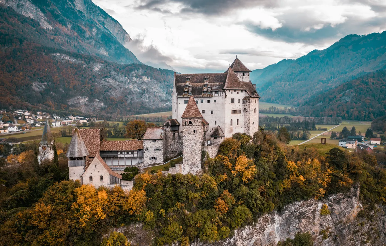 Фото обои осень, лес, горы, замок, Liechtenstein, Лихтенштейн, Gutenberg Castle, Гутенберг